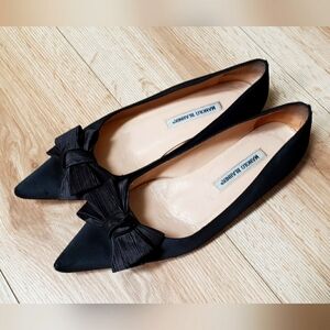 Manolo Blahnik classic satin black flats with bows size 38 1/2